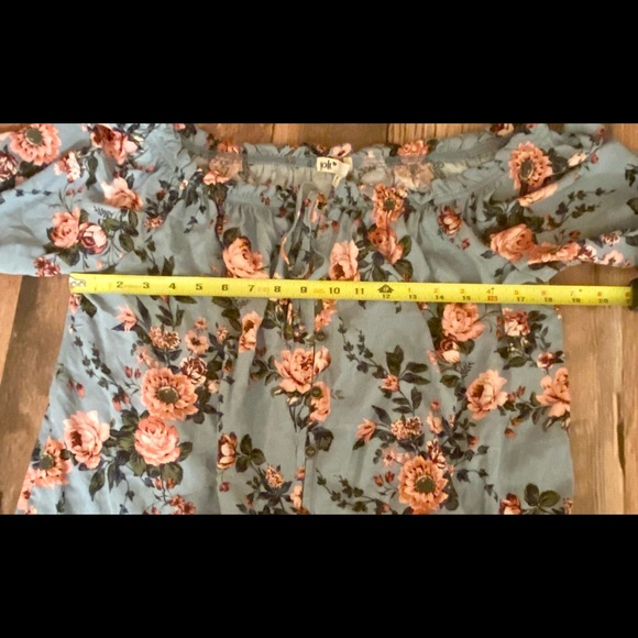 Jolt Blouse Size Medium Long Sleeve Ruffles New With Tags - Picture 6 of 7